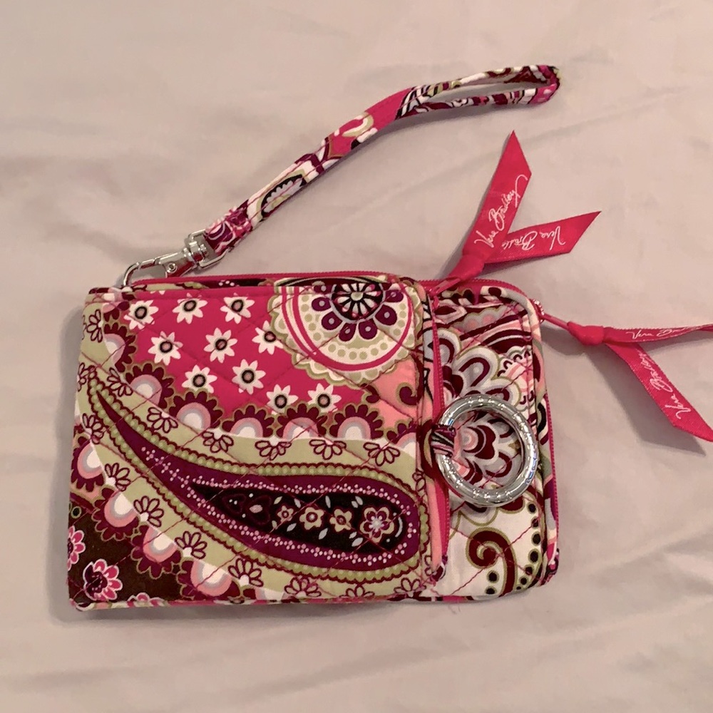 Vera Bradley wristlet with so much to offer!